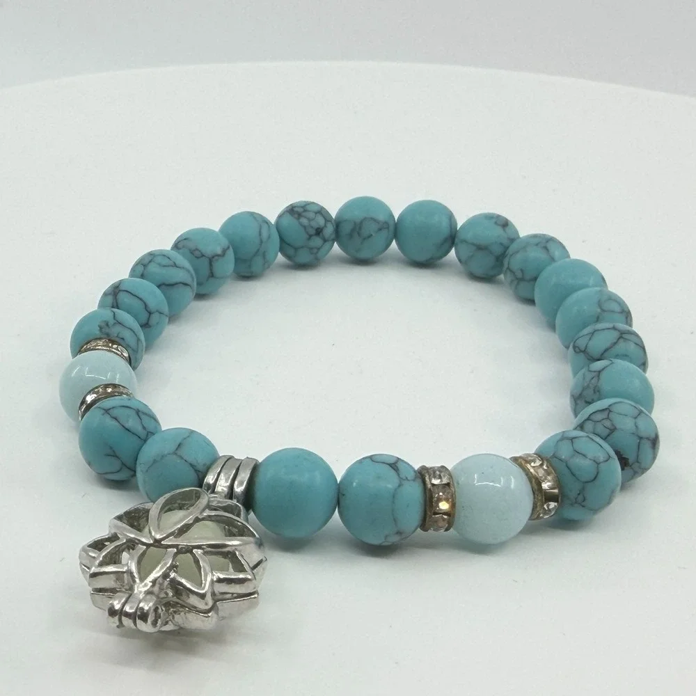 VTG Turquoise Howlite Lotus Charm Stretch Bracelet - Silver Tone Spiritual